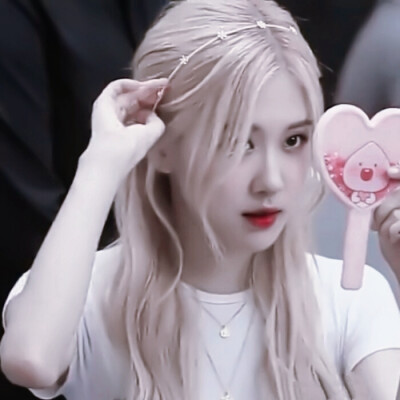 Rosé朴彩英稀有图头像壁纸朋友圈背景图